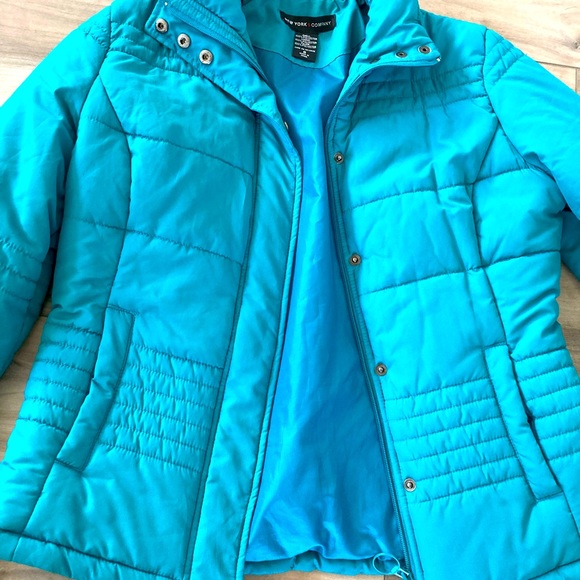 New York & Co woman’s small turquoise puffy coat. - Picture 3 of 3